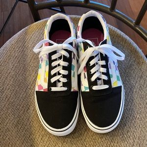 Adorable 7 1/2 ladies rainbow vans!